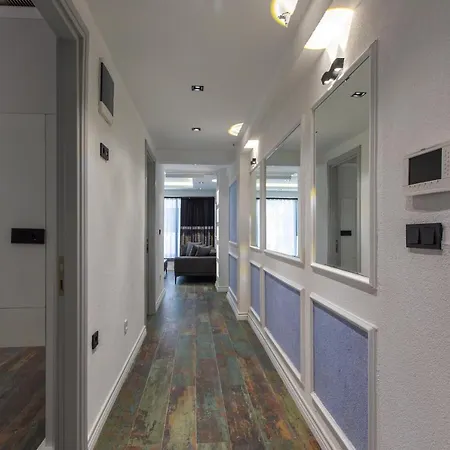 Angel Aparthotel 4*
